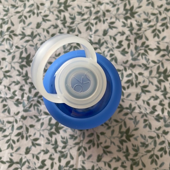 bkr 8oz Glass Water Bottle With Blue Silicone Sleeve and Original Top - Picture 2 of 5